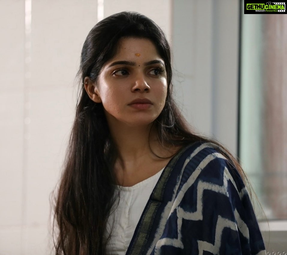 Actress Divya Bharathi HD Photos and Wallpapers June 2021 - Gethu Cinema Actress Divya Bharathi HD Photos and Wallpapers June 2021 - Gethu Cinema