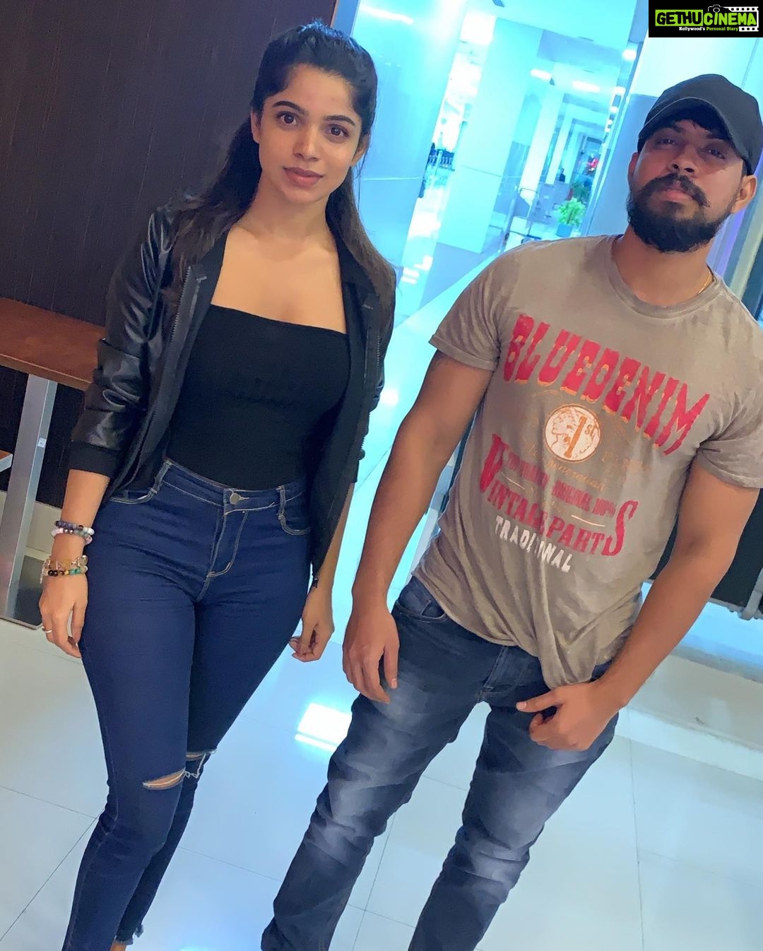 Divya Bharathi Instagram - Happy Birthday to my handsome little brother @mahi0665 built-in best friend for life and partner in everything. Forever.💗And for those of you who always ask: nope, we’re not twins! We may look alike but he’s actually one year younger to me😬