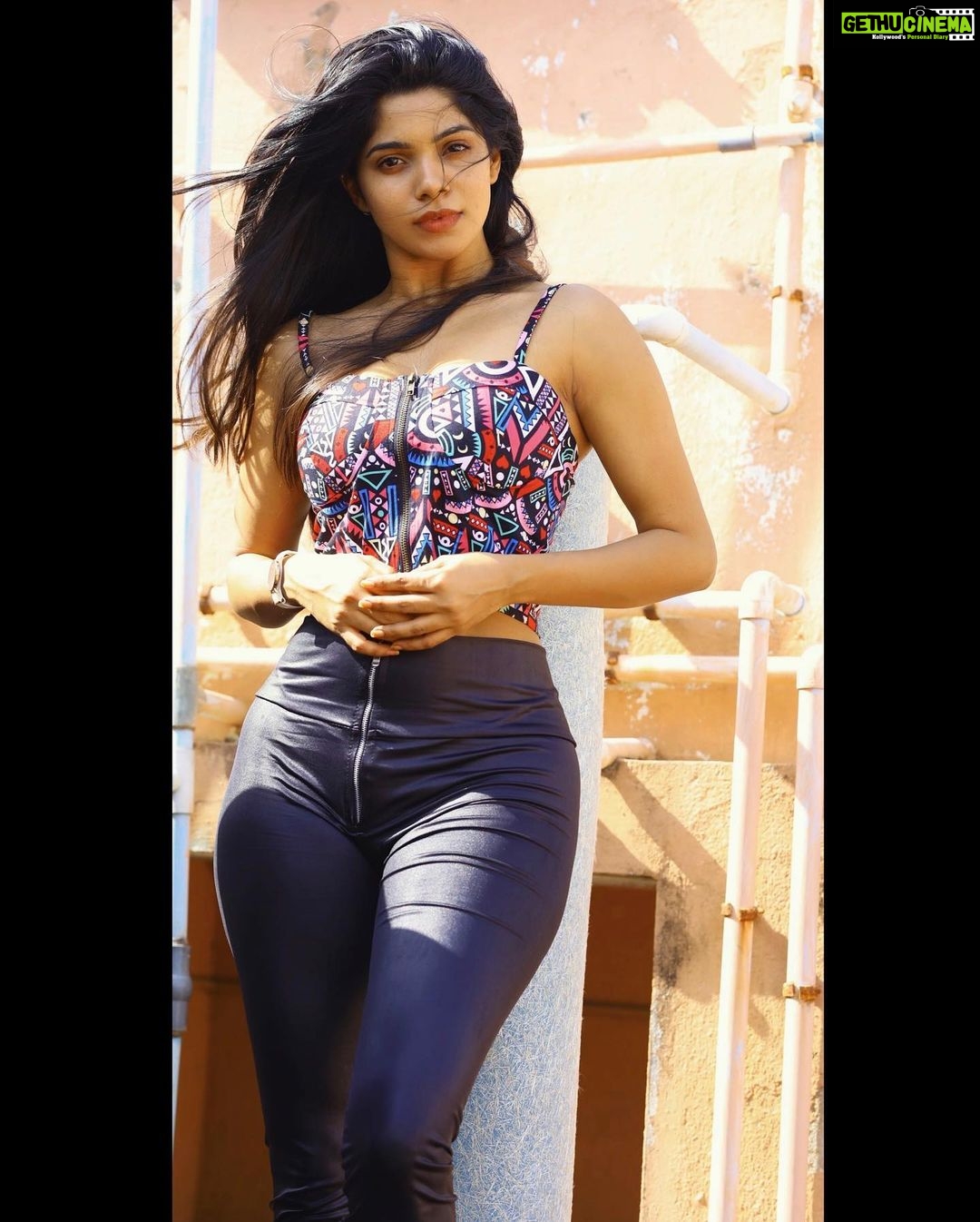 Divya Bharti Fucking - Actress Divya Bharathi HD Photos and Wallpapers May 2021 - Gethu Cinema