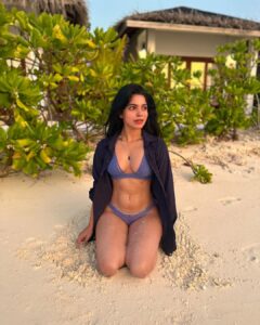Divya Bharathi Instagram - Sun, sky, sea….in the mood of maldiveees🌊🏝🦈
