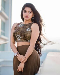 Divya Bharathi Instagram - 🤎🤎

Beautiful outfit @razak_creations 
Hair by  @hairstylebyarty 
📸 @pk_views