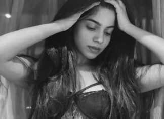 Divya Bharathi Instagram - 🖤🤍