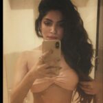 Divya Bharathi Instagram - Do y’all take a lot of selfies? 🙄