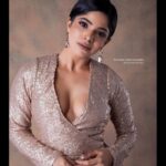 Divya Bharathi Instagram - ✨✨✨ Beautiful outfit by @ardanaharanbridal MuaH @ardanaharanbridal @dharmen_sha_dave My recent favt Pc @pixsura_photography