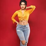 Divya Bharathi Instagram - Comfort and style?? Let’s go back to the basics ❤️ You can never go wrong with these boyfriend jeans by @hm that is typically fitted at the hips, with a more relaxed fit through the legs. You can pair it with a crop top, shirt or a cami and you’ve got yourself a comfortably stylish look to take on the day! Now available at hm.com Shot by @navneethbalachanderan MuaH @blushbynamithasapkota