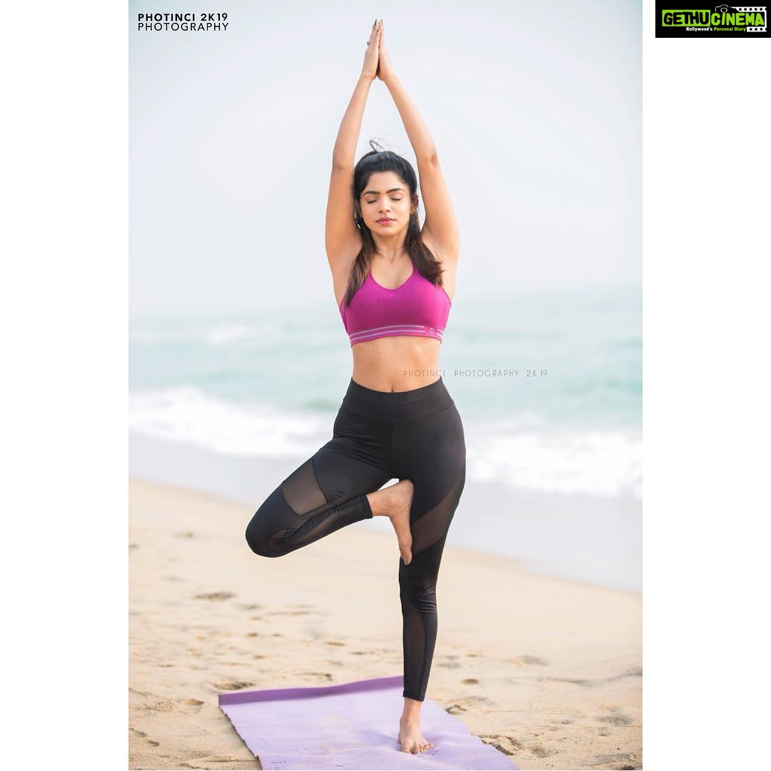 Divya Bharathi Instagram - Nothing is impossible when you sincerely want to do something. Yoga is something which is new to me,but my love towards my work has made me to do it to this level. Obviously there will be flaws but that is how we learn to do new things. #Nothingisimpossible For the brand @dumbellwear Shot by @photinci_photography Mua & styling @blushbynamithasapkota