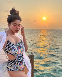 Divya Bharathi Instagram - All you need is love and sunsets🌤

Pc @oasiaugustina94 😘

@pickyourtrail @cocogirimaldives

#Pickyourtrail #UnwrapTheWorld #LetsPYT #CocogiriMaldives #Cocogiri #Maldives