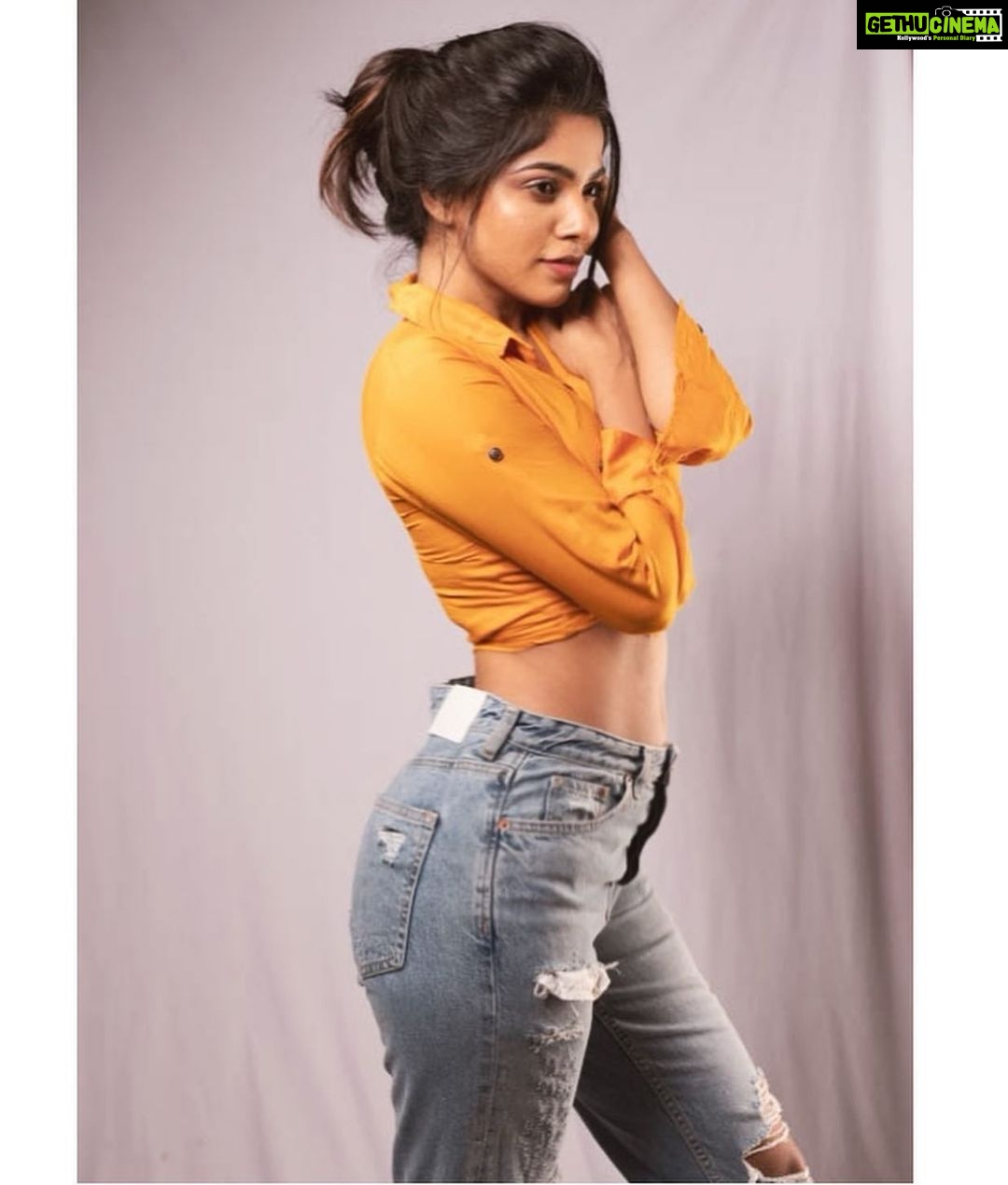 Divya Bharathi Instagram - Comfort and style?? Let’s go back to the basics ❤️ You can never go wrong with these boyfriend jeans by @hm that is typically fitted at the hips, with a more relaxed fit through the legs. You can pair it with a crop top, shirt or a cami and you’ve got yourself a comfortably stylish look to take on the day! Now available at hm.com Shot by @navneethbalachanderan MuaH @blushbynamithasapkota