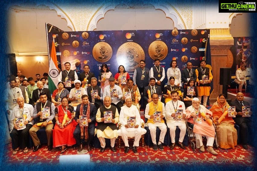 Divyanka Tripathi Instagram - Whilst getting honored, more than the trophy, important is- who's presenting the award, what platform it is, who are your fellow awardees and in who's presence you receive it. It was a moment of sheer pride ~ -Receiving the honor by respectable Governor of MP Sri Mangubhai Patel ji -Juried by Former Chief Justice of India, Justice KG Balakrishnan ji -Amongst awardees like Resptd CM Sri Shivrajsingh Chauhan ji, Padmvibhushan Srimati Teejan Bai ji, Padmbhushan Sri Banwari Lal Chouksey ji, Mayor of Indore Resptd Smt Malini Gaur ji and few other eminent personalities and exemplary talent of India. -In presence of several dignitaries & more importantly MY FAMILY ! Thank you Champions Of Change for refueling my aspirations!š #ChampionsOfChange @championsofchangeawards #Culture