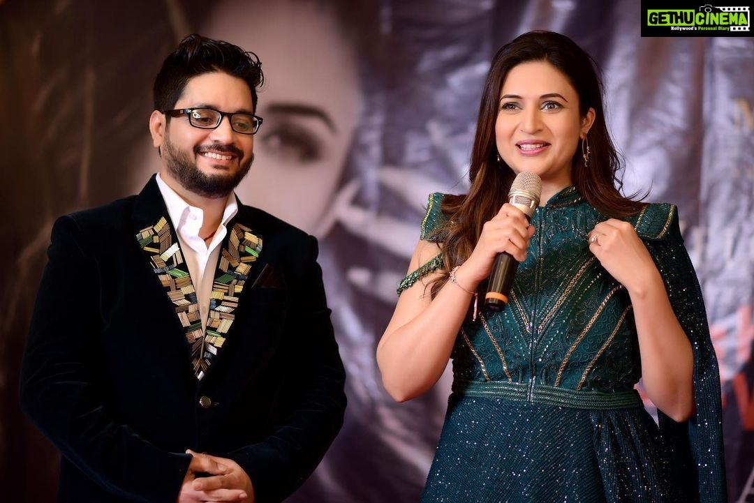 Divyanka Tripathi Instagram - Pictures from a super successful Makeup Hair seminar conducted by my Bhopali dost, rocking in Mumbai @manna.regina.official. Best wishes to all the new talent coming forth and learning modern methods. πβ₯οΈ