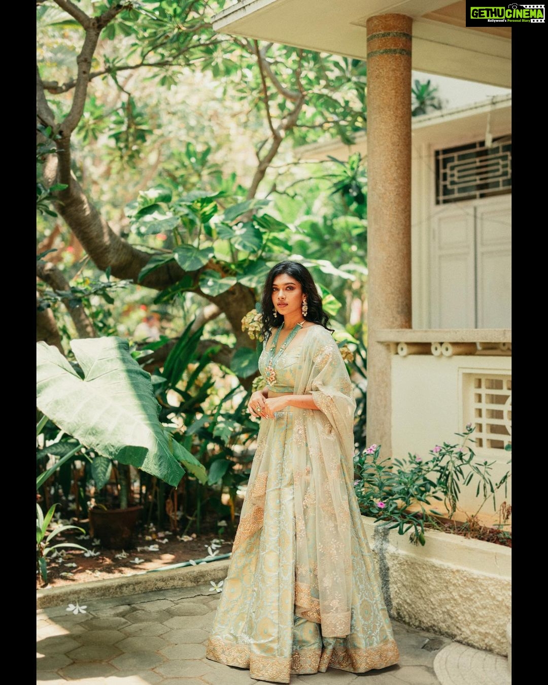 Dushara Vijayan Instagram - Shot by : @aarontheobed Assistance : @kaybee_gram Outfit : @singarajah.uk X @magizham_boutique X @magizham_bridal Jewellery : @challani_jewellery Makeup : @chisellemakeupandhair @makeupbyyesu Hair : @puii_c_ammy Assistance : @blessymakeupandhair Location : @bouteak_india Chennai, India