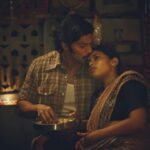 Dushara Vijayan Instagram - எல்லா கனவுகளும் நிஜம் ஆகுமான்னு என்ன கேட்டா எனக்கு தெரியாது, ஆனா ஜூலை 22, என் வாழ்னாளில் மறக்க முடியாத ஒரு அனுபவம் ஆகிருச்சு. சார்ப்பட்டாவின் வெற்றி இது. என்னால வார்த்தைகலால சொல்ல முடியாத வெற்றி! குடுத்த வேலைய ஒழுங்கா பன்னிருக்கேன்னு ரொம்ப மனசுக்கு நிம்மதியாவும் சந்தோஷமாவும் இருக்கு. மாரியம்மா என் வாழ்க்கைல ரொம்ப சந்தோஷத்த தந்திருக்கா, எல்லாரும் அவள கொண்டாடுரத அவ்வளவு அழகா என்ன ஃபீல் பன்ன வச்சுட்டா. எல்லாரும் இந்த பொண்ணு வேணாம்னு சொன்னப்ப இவதான் மாரியம்மானு ஆணி தனமா நம்புன ரஞ்சித் ஐய்யாவுக்கு எவ்வளவு நன்றி சொன்னாலும் ஈடாகாது. எல்லாருக்கும் ஒரு சின்ன நம்பிக்கை போதும், எத வேணும்னாலும் பன்னிரலாம். அப்படி ஐய்யா நம்பி, நான் உயிர் குடுத்தவ மாரியம்மா. நான் ரொம்ப விரும்பி மாரியம்மாவாக நடிச்சேன். முதல் பெரிய படம், நீங்க ஒவ்வொருத்தரும் வாழ்த்துகள் சொல்லும்போது ரொம்ப மெய் சிலிர்க்குது, ரொம்ப பயமும் வருது. பெரிய நன்றி எல்லாருக்கும் மாரியம்மாவ சரியான வகைல புரிஞ்சுகிட்டதுக்கு. படத்துல என் கூட நடிச்ச எல்லாருக்கும் நன்றி மட்டும் சொன்னா பத்தாது. கபிலன் எனக்கு ஒரு பெரிய உருதுணையா இருந்தாரு. படத்துல நடிச்ச எல்லாருமே அவங்க நடிப்பு கொண்டாடப்படனும்னு தான் நடிச்சு இருக்கோம். துணை எழுத்தாளர் தமிழ் பிரபா அண்ணனுக்கு ரொம்ப நன்றி சொல்லனும், அவ்வளவு சரளமாக நான் வடசென்னை பேச்சு வழக்கு பேசுரதுக்கு அவர் ஒரு முக்கிய காரணம். Chennai, India