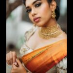 Dushara Vijayan Instagram - Shot by : @aarontheobed Assist : @kaybee_gram @travel.balaji_yadhav Outfit : @archana.karthick Saree : @pashudh Jewellery : @surendrajewellery Hair : @puii_c_ammy Makeup : @chisellemakeupandhair Location : @varnamalaweddingexperience Varnamala Wedding Experience Centre