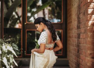 Dushara Vijayan Instagram - Shot by : @aarontheobed Assist : @kaybee_gram @travel.balaji_yadhav Outfit : @ashwin.thiyagarajan Jewellery : @mspinkpantherjewel Hair : @puii_c_ammy Makeup : @chisellemakeupandhair Location : @eastcoast_madrassquare Chennai, India