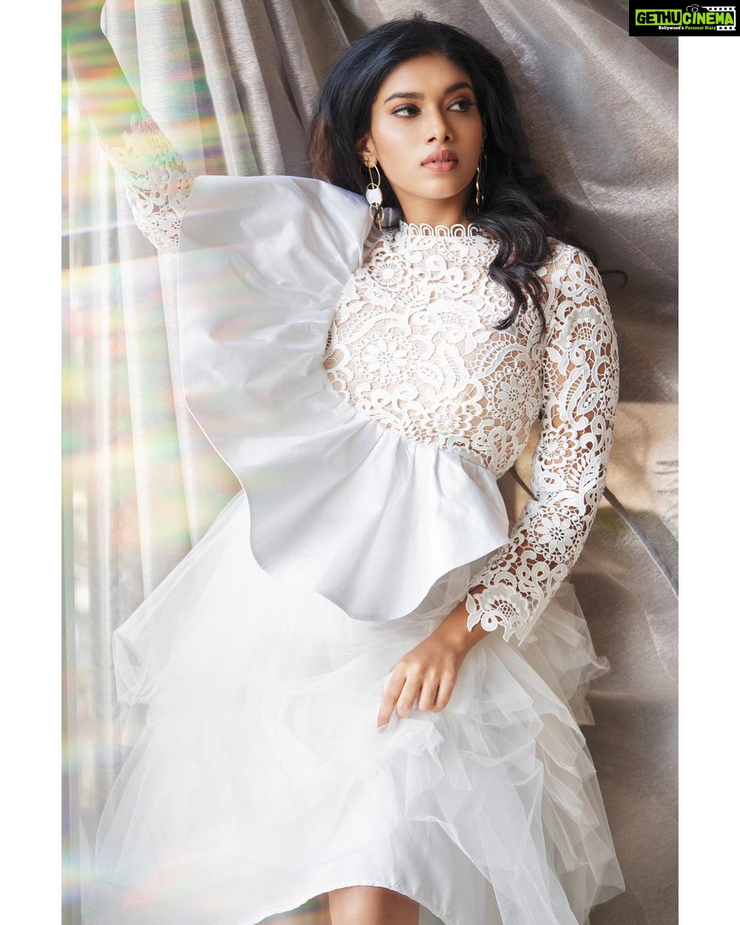 Dushara Vijayan Instagram - Shot by : @mobinkurien Assistance : @kishore_k2studios Styling : @stylemuze Outfit : @renasci.in Accessories : @houseofshikha H&M : @phiphi_shimray #actor #actress #model #indianmodel #indianactor #indianactress #fashion #design #photoshoot #indian #southindian #stylist #makeup #artist #fashionmodel #style #modeling Chennai, India