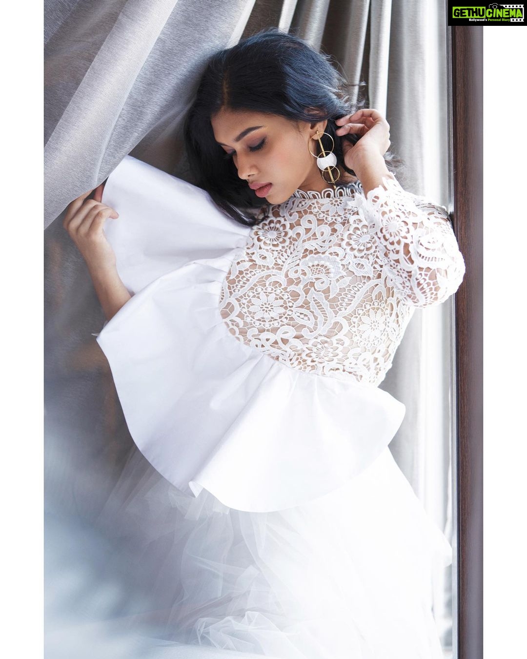 Dushara Vijayan Instagram - Shot by : @mobinkurien Assistance : @kishore_k2studios Styling : @stylemuze Outfit : @renasci.in Accessories : @houseofshikha H&M : @phiphi_shimray #actor #actress #model #indianmodel #indianactor #indianactress #fashion #design #photoshoot #indian #southindian #stylist #makeup #artist #fashionmodel #style #modeling Chennai, India