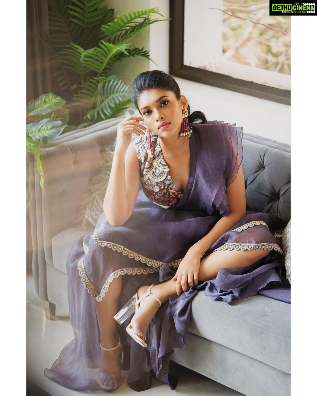 Dushara Vijayan Instagram - Shot by : @mobinkurien Assistance : @kishore_k2studios Styling : @stylemuze H&M : @phiphi_shimray #actor #actress #model #indianmodel #indianactor #indianactress #fashion #design #photoshoot #indian #southindian #stylist #makeup #artist #fashionmodel #style #modeling Chennai, India