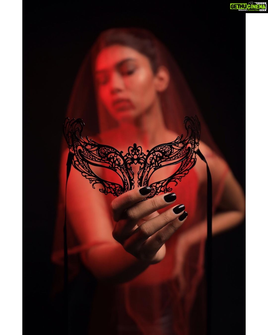 Dushara Vijayan Instagram - Shot by : @shootxdante Make up : @makeover.by.anupama Hair : @puii_c_ammy Styling : @malavikaselvam @neyanidhi @_dreamcatcher_05 Location : @studiojumbos by @vasanth.saravanan www.dusharaofficial.com #dusharaofficial #actor #actress #model #indianmodel #indianactor #indianactress #fashion #design #photoshoot #indian #southindian #stylist #makeup #artist #fashionmodel #style #modeling Chennai, India