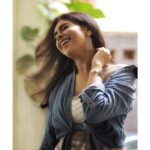 Dushara Vijayan Instagram - Denims and @danielwellington ,always my go to look🌸 Use the promo code DWXDUSHARA and avail 15% off! Grab yours soon🌸🌸🌸 . . . P.C : @hakunamatatasai_ Styling : @dushara_vijayan Hair : @essensualsrapuram Chennai, India