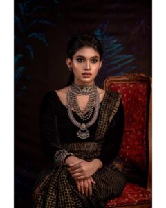 Dushara Vijayan Instagram - Shot by : @parvathamsuhasphotography Photography assistance : @selva__pradeep @vickasraja @shankar_daksha Saree : @pretty_weaves Blouse : @studio149 Jewellery : @rajatamaya Makeup : @salomirdiamond Makeup assistance : @nadishathomasofficial Hair : @puii_c_ammy Hair assistance : la chui Draping : @puii_c_ammy Styling : @dushara_vijayan www.dusharaofficial.com #dusharaofficial #actor #actress #model #indianmodel #indianactor #indianactress #fashion #design #photoshoot #indian #southindian #stylist #makeup #artist #fashionmodel #style #modeling Chennai, India
