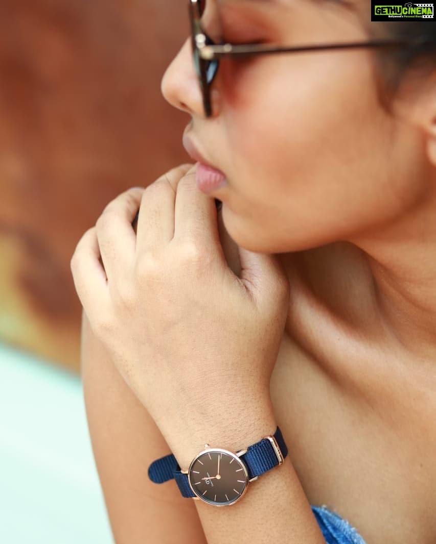 Dushara Vijayan Instagram - Celebrating this World Cup season with @danielwellington. Customize the combo box with the cricket blue Bayswater watch and receive a 10% off. You guys can also receive an additional 15% off with my code DWXDUSHARA . Can check the collection at VR Mall, Chennai or the DW website. #ourmomentisnow #dwxcricket #danielwellington