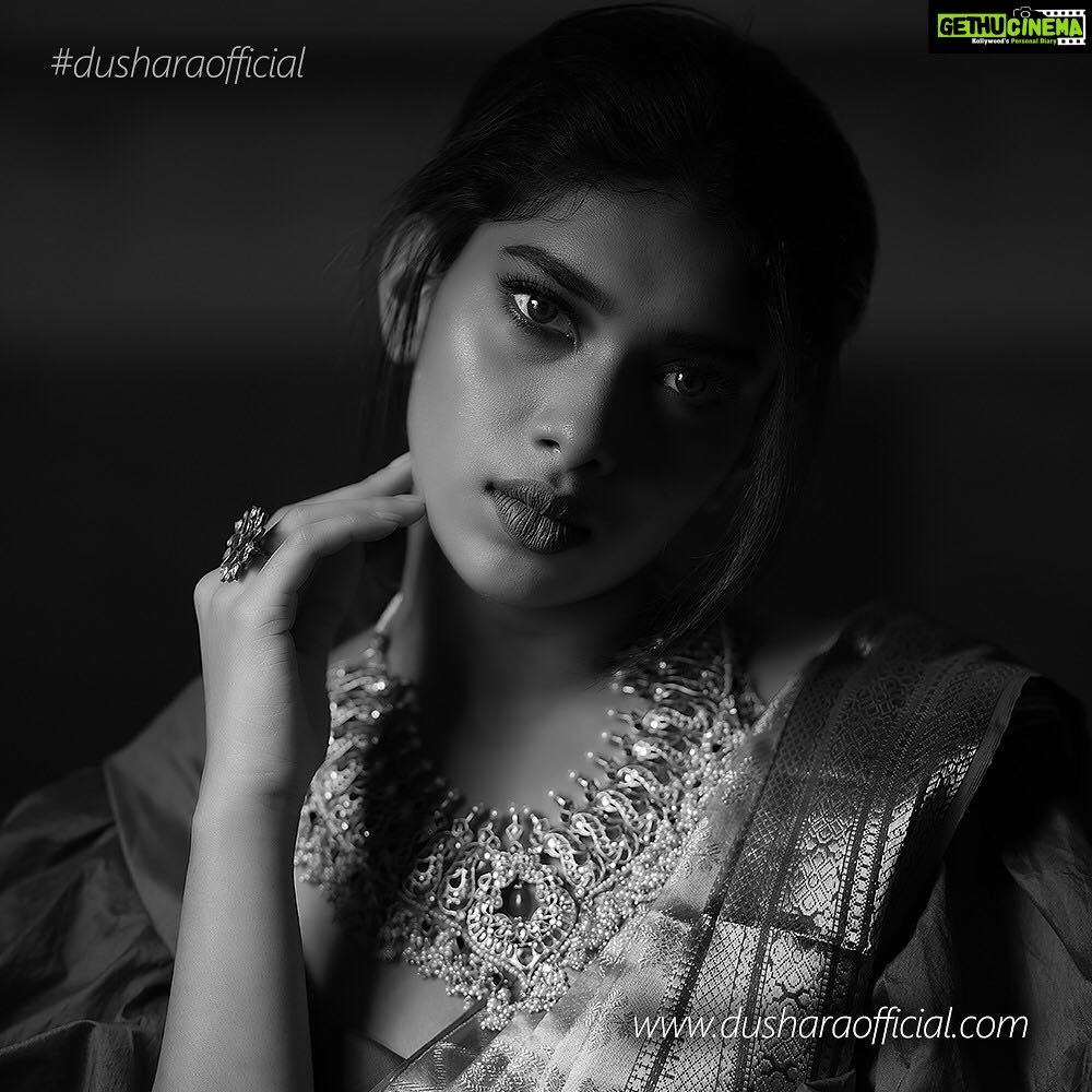 Dushara Vijayan Instagram - Find light in the darkness!🖤 . . . Cannot wait to show you guys this series! Shot by: @edwinjrobert Saree: @pashudh Blouse: @sameenas.store Jewelery: @rajatamaya H&M: @salomirdiamond Styling: @ratchasi, @jaiu_263 Location: @miththam . . . *put your messages here* www.dusharaofficial.com #dusharaofficial #actor #actress #model #indianmodel #indianactor #indianactress #fashion #design #photoshoot #indian #southindian #stylist #makeup #artist #fashionmodel #style #modeling Miththam
