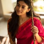Dushara Vijayan Instagram – Let’s get flimy😀🌸 What a great shoot,excellent shots @thestoryteller_india,thankyou so much!
Assistance : @pradeep__rajaa 
@thebuttonthiefco_ (swathi❤️) thank you so much for this beautiful saree!

I cannot thankyou enough @renuka_mua for making me look the way I’m…so much love to you💕
Assistance: @geethas_muah_chennai 
How can I not talk about your styling  @ayisha_ar ,
Thankyou so much girl🌸😀 @miththam, I’m sure wouldn’t have found a better place to shoot!😀🌸 Miththam