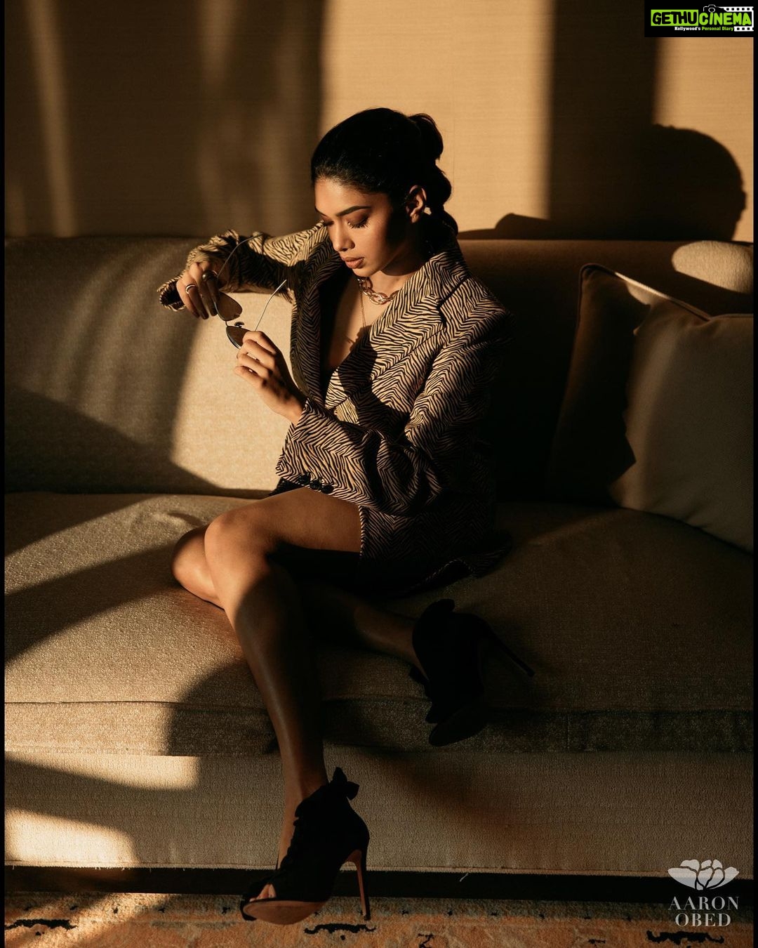 Dushara Vijayan Instagram - I absolutely appreciate my dearest photographer,stylist,hair stylist and makeup artist for all the efforts they put in to make me feel absolutely stunning even at the very last minute ✨ I love you guys🤍 @aarontheobed @stylemuze @puii_c_ammy @purpleparrot.makeup I always owe it to you guys💯 The Leela Palace Chennai