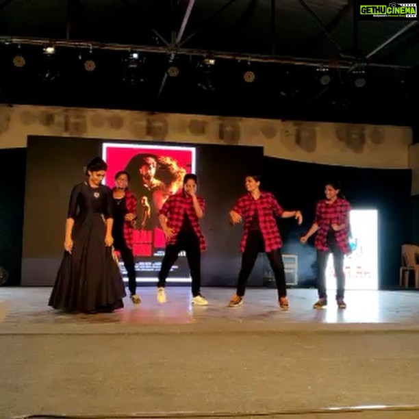 Dushara Vijayan Instagram - That’s my love for Dance 💃🏼 Thank you so much guys for the cheer! You people were massive and created an instant magical vibe!! Such a bang on energy! One Flabbergasting experience it was to perform in front of all you lovely people! Always Be yourself! Be what you are. This is the first step towards becoming better than you are 🌸 . . #mitafest2k19 #madrasinstituteoftechnology #culturals #model #chennai #bodaiyeribudhimaari #dance #lifeisbeautiful Chennai, India