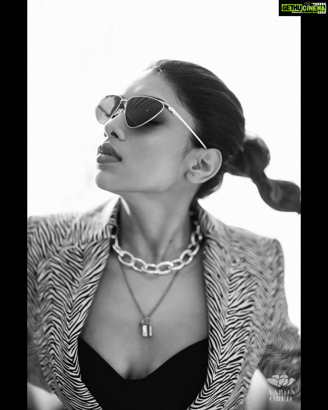 Dushara Vijayan Instagram - I absolutely appreciate my dearest photographer,stylist,hair stylist and makeup artist for all the efforts they put in to make me feel absolutely stunning even at the very last minute ✨ I love you guys🤍 @aarontheobed @stylemuze @puii_c_ammy @purpleparrot.makeup I always owe it to you guys💯 The Leela Palace Chennai