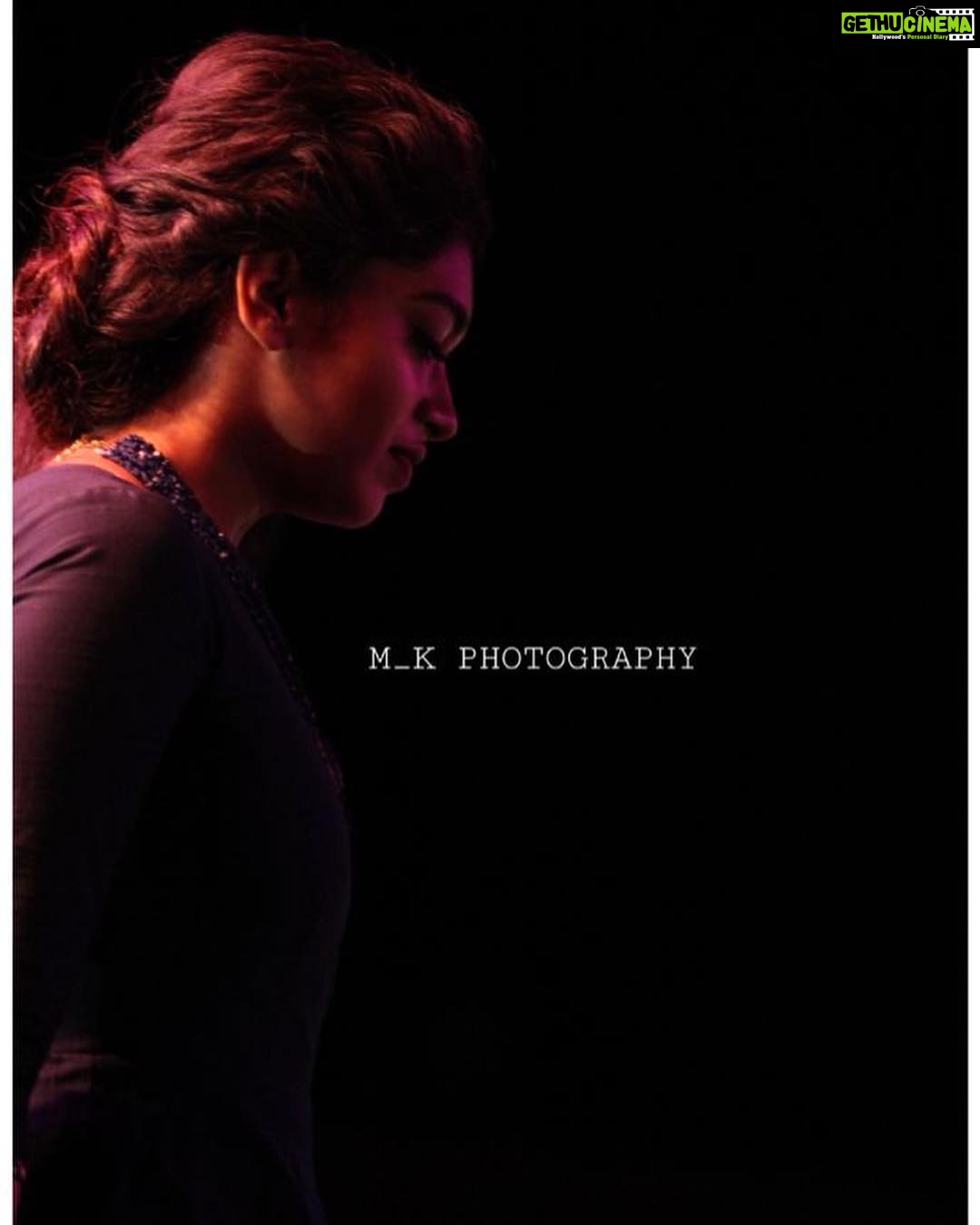 Dushara Vijayan Instagram - MIT folks, you guys were amazing! Thank you so much for the overwhelming response! You guys were astounding! This is my first time in front of 2000 plus crowd, So glad that it turned out startling! Thank you guys for supporting the whole team of Bodhai Yeri Budhi Maari. Many thanks to the Producer @sagarpentela ,Director @cha._n._dru ,DOP @dop_balu ,Script Writer kadhir,Assistant directors,the Choreographer @moideen_sherif ,ofcourse my Co-actor Dheeraj and the whole crew.I couldn't have asked for a better debut than this! @pradainisurva you have been a very supportive friend and a co-star! Lots to come our way love! And Iโm here because of two strong people who taught me how to stand tall with my heels high,my mom and dad,you guys made me learn to unlearn the cliches.The most beautiful thing in this world is to see your parents smiling and yes I'm sure I will never fail to make them feel proud in every possible way๐ Do show me all the love and support everytime family!๐๐ธ P.c: @attitude.photography H&M: @renuka_mua Outfit: @ashwin.thiyagarajan Accessories: @mspinkpantherjewel . . #mitafest2k19 #madrasinstituteoftechnology #bodhaiyeribudhimaari #culturals #model #tamilmovies#lifeisbeautiful Chennai, India