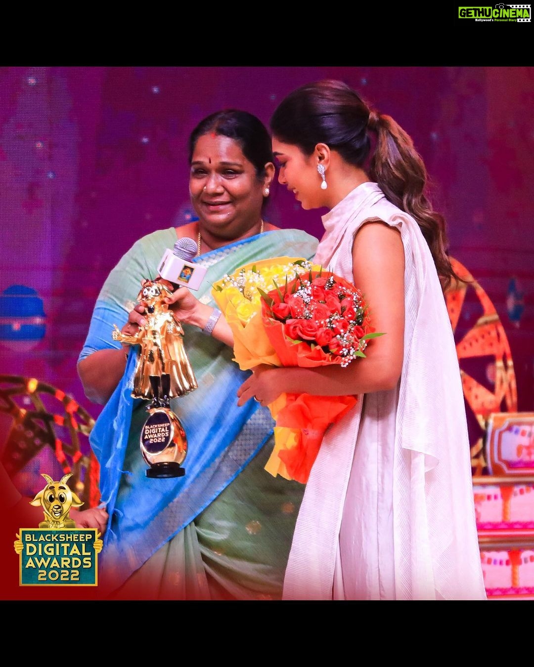 Dushara Vijayan Instagram - Where do I really start? My life has always been such a roller-coaster,finally I feel I have trusted my opinion of becoming someone and yes I see that from these pictures,I definitely cannot express my feelings into words,it’s been my long time goal to make my parents proud especially my amma for always being there for me when I hit the rock bottom and to this very moment of enjoying my success! Thankyou for everything,will never do justice to these emotions…. @ranjithpa Sir ,I really respect you for believing in me and giving this one opportunity of becoming who I’m today🙏🏼 @rekha1210 and Suresh Chandra sir,you guys were just there for me from nothing till today holding my back with zero doubts✨ Self-belief and hard word has only made me stronger and made me the person I’m today! SARPATTA PARAMBARAI is one of the best films that happened to me and maariyamma,as I always say is an emotion to me! I thank the entire crew for all their support throughout💯 I’m extremely feeling happy for every little things in my life,this moment is something very very personal for all the failures and rejections I overcame to achieve and prove myself as a performer,Feeling so blessed to have earned something on my own today and it’s just not me,I dedicate my first award to all my well-wishers,family,friends and fans🤍 You guys have always made me realise I’m not alone in this! Thankyou @blacksheeptamil for honouring me with my very first award,it all started with me hosting a show with your team🤍 It’s definitely an every actors dream to be recognised,small or big for their work and ofcourse it happened! Thankyou so much💫🧿