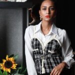Erica Fernandes Instagram - Monochrome has a different place in my heart Top by @urbanchic.2020 Bag accessorie @oceana_clutches