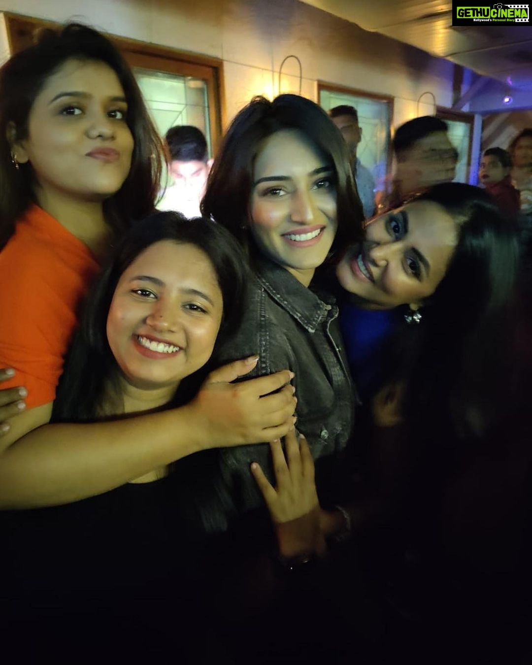 Erica Fernandes Instagram - We were a different kind of Mad family onscreen. But we are a completely different kinda mad family offscreen.