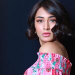Erica Fernandes Instagram - The girl in pink. Ok I promise the next one is not going to be pink 🤭😝 Dress @urbanchic.2020