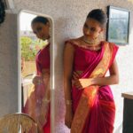 Erica Fernandes Instagram – Pyaari in sari 🤭😂 
Saree @summerbypriyankagupta 
Choker @kaurwakijewels 
Blouse @amor_baile_animales mom gave me yours 😂 and surprisingly I fit into it perfectly