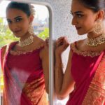 Erica Fernandes Instagram - Pyaari in sari 🤭😂 Saree @summerbypriyankagupta Choker @kaurwakijewels Blouse @amor_baile_animales mom gave me yours 😂 and surprisingly I fit into it perfectly