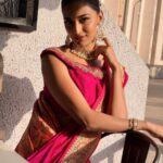 Erica Fernandes Instagram - Pyaari in sari 🤭😂 Saree @summerbypriyankagupta Choker @kaurwakijewels Blouse @amor_baile_animales mom gave me yours 😂 and surprisingly I fit into it perfectly