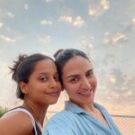 Esha Deol Instagram – These smiles say it all ….. 
life with your best friend by your side looks good 🤗♥️🧿😘 

@chefchinuvaze #mumbaisunrise #bff #soulsisters #gratitude