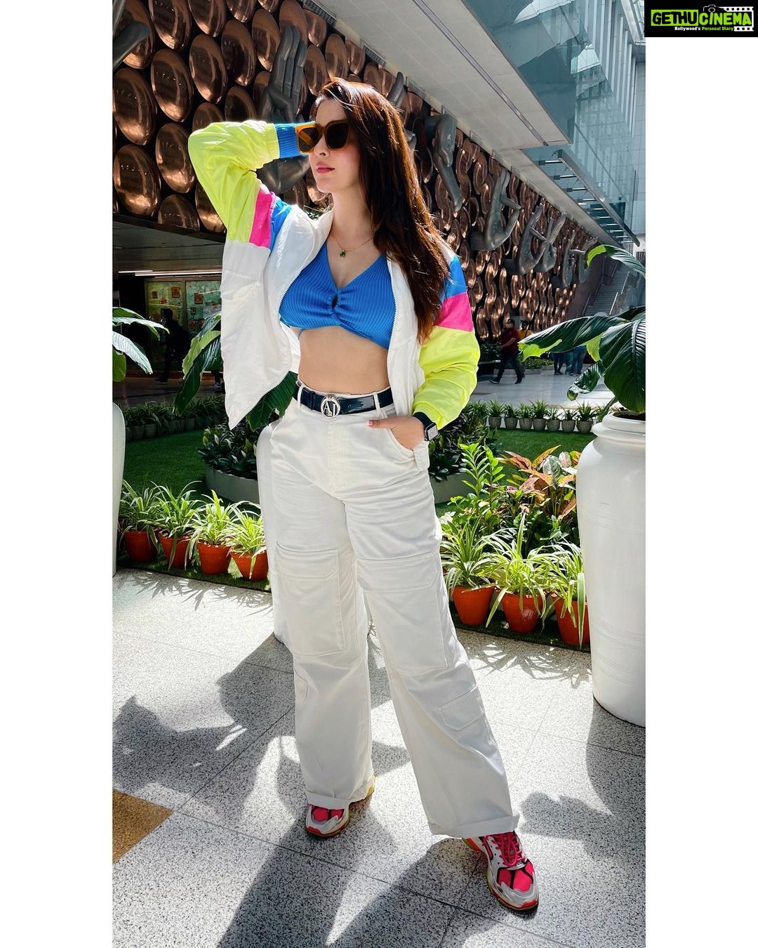Eshanya Maheshwari Instagram - She is about that pepper, that blue cheese 💙 Thanks to my dearest @bhavikamaheshwari10 for such great pictures ❤️ #airportlook #ootd #travelfashion #esshanyamaheshwari #esshanya Delhi, India