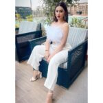 Eshanya Maheshwari Instagram - “Sawn of beauty, Sawn of grace A queen among her ancient Race.” Outfit by @atticsalt___ 🤍🦢 #white #ootd #fashion #styleblogger #esshanyamaheshwari #esshanya Delhi, India