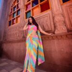 Eshanya Maheshwari Instagram - Kitni haseen zindagi hai yeh Hoton pe jaise kahani hai… 🦄✨💖 Wearing @aachho 💖 #esshanyamaheshwari #esshanya #saree #sareelove #colorful #fashion The Marugarh Resorts & SPA Jodhpur