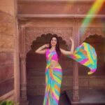 Eshanya Maheshwari Instagram - Kitni haseen zindagi hai yeh Hoton pe jaise kahani hai… 🦄✨💖 Wearing @aachho 💖 #esshanyamaheshwari #esshanya #saree #sareelove #colorful #fashion The Marugarh Resorts & SPA Jodhpur