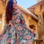 Eshanya Maheshwari Instagram - Soo much of who we are is where We have been…. 💛 #hometown #jaisalmer #goldencity #travel #travelblogger #wanderlust #esshanyamaheshwari #esshanya Outfit by @aachho 💙 Jaisalmer