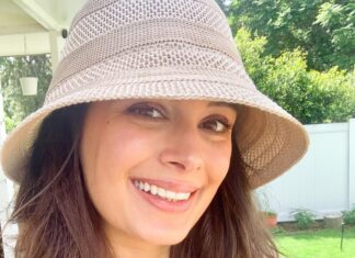 Evelyn Sharma Instagram - New gardening series launching this Tuesday!! 🌺🥳 Can’t wait to show y’all what’s been growing in my little wonderland! 😃👩🏻‍🌾🌿 #gardening #instagarden #herbs #plantobsessed #gardenofeve #gardeningwithevelyn #growwithevelyn #evelynsharma