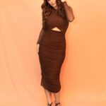 Hansika Motwani Instagram - 🤎 • • • Outfit -@revolve Jewellery - @timelessjewelsby_s @mozaati Styled by - @sukritigrover Assisted by - @vasudhaguptaa Hmu - @sankpalsavita @rupeshryadav 📸- @vasanthphotography