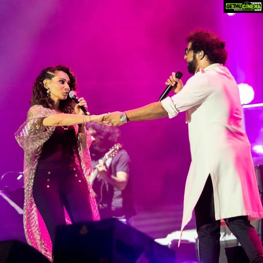 Haricharan Instagram - #thulithulimazhaiyai☔️ or #chiruchiru is Indeed a Pivotal Song amongst the many which I have recorded in Movies. And I did perform it at the @itsyuvan concert at @expo2020dubai Recently with the Amazing @thetanvishah with an amazing Band Lead by @aalaapraju . Tanvi was gracious enough to accept to do a Swirl with me 🤪🤪 and we had just 4 bars of music to do that. Quite a Dare. ☺️ All gratitude to U1 and #namuthukumar sir for giving me this beautiful tune. #yuvan #yuvanism #haricharan #btos #paiyya Pics Captured Beautifully by @stuwilliamsonphotography Jubilee Park Expo 2020