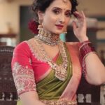 Harshika Poonacha Instagram – Beautiful shoot with beautiful people ♥️♥️♥️
Concept , overall shoot plan and the beautiful jewellery by @waymore_priyanka 
Gorgeous makeup @makeoverwith_bhavyanaik 
Lovely Hairdo by @hairblooms_by_ashwini 
Pretty Saree by Designer @eena_couture 
Amazing videography by @pgraphyofficial 

#photoshoot #saree #jewellery #makeup #hairstyles #traditional #indian #bangles #rose #kannada #girl #woman #designer #blouse #necklace #choker #music #dance #video #trending #beautiful #song Gombe Mane