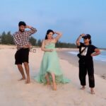 Harshika Poonacha Instagram – It was a fantastic shoot schedule in Mangalore , Had fun, Got burnt in the sun, danced, laughed and now flying back to Namma Bengaluru ♥️♥️♥️
Thankyou for the love #mangalore 💕
I always love coming here and people here are lovely 🥰 
Had to do the #halamathihabibo #trend with my fun duo 🤗
#trendingreels

Video credits @ashok_ada_official_