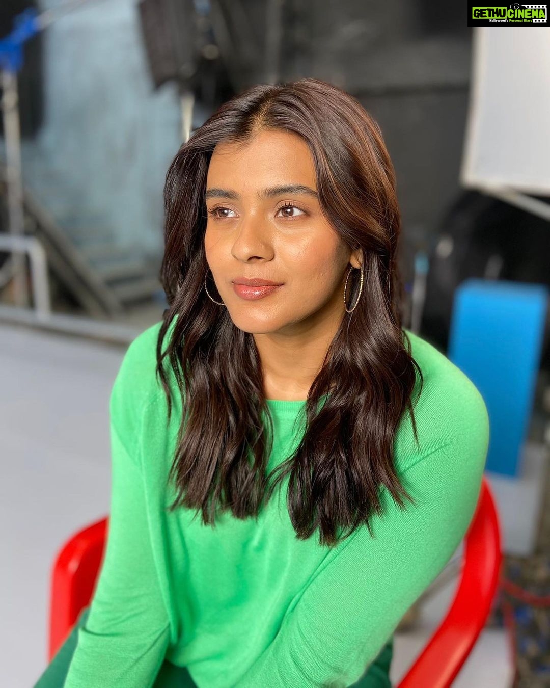 Hebah Patel Instagram - Iām my own green screen! š&šø: @suprabha_jadhav# Mumbai, Maharashtra